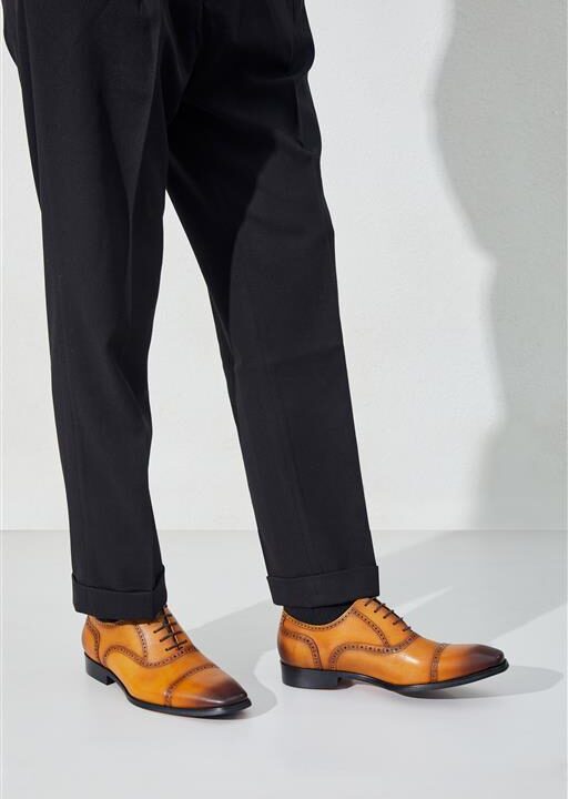 Faretti is a specialized footwear brand focused on designing elevator shoes for men that combine discreet height enhancement with modern style and comfort. With a wide range of models suitable for everyday wear, business settings, and special occasions, Faretti helps men boost their confidence—literally and visually.