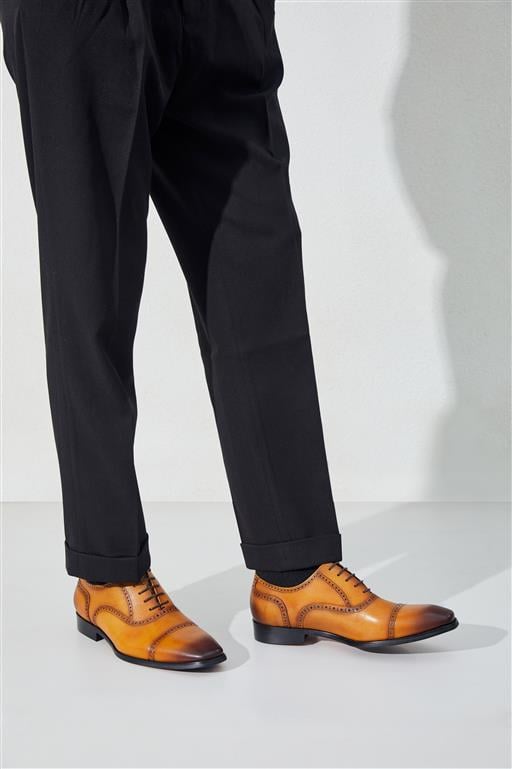 Faretti is a specialized footwear brand focused on designing elevator shoes for men that combine discreet height enhancement with modern style and comfort. With a wide range of models suitable for everyday wear, business settings, and special occasions, Faretti helps men boost their confidence—literally and visually.